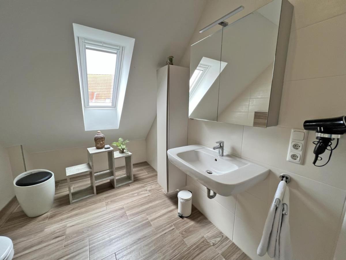 Ferienwohnung Hafenblick - Wunderbare Erholung Am Hafen Norddeich  Exterior foto