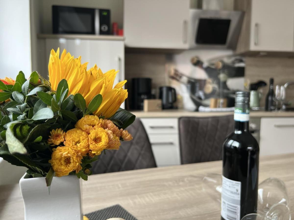 Ferienwohnung Hafenblick - Wunderbare Erholung Am Hafen Norddeich  Exterior foto